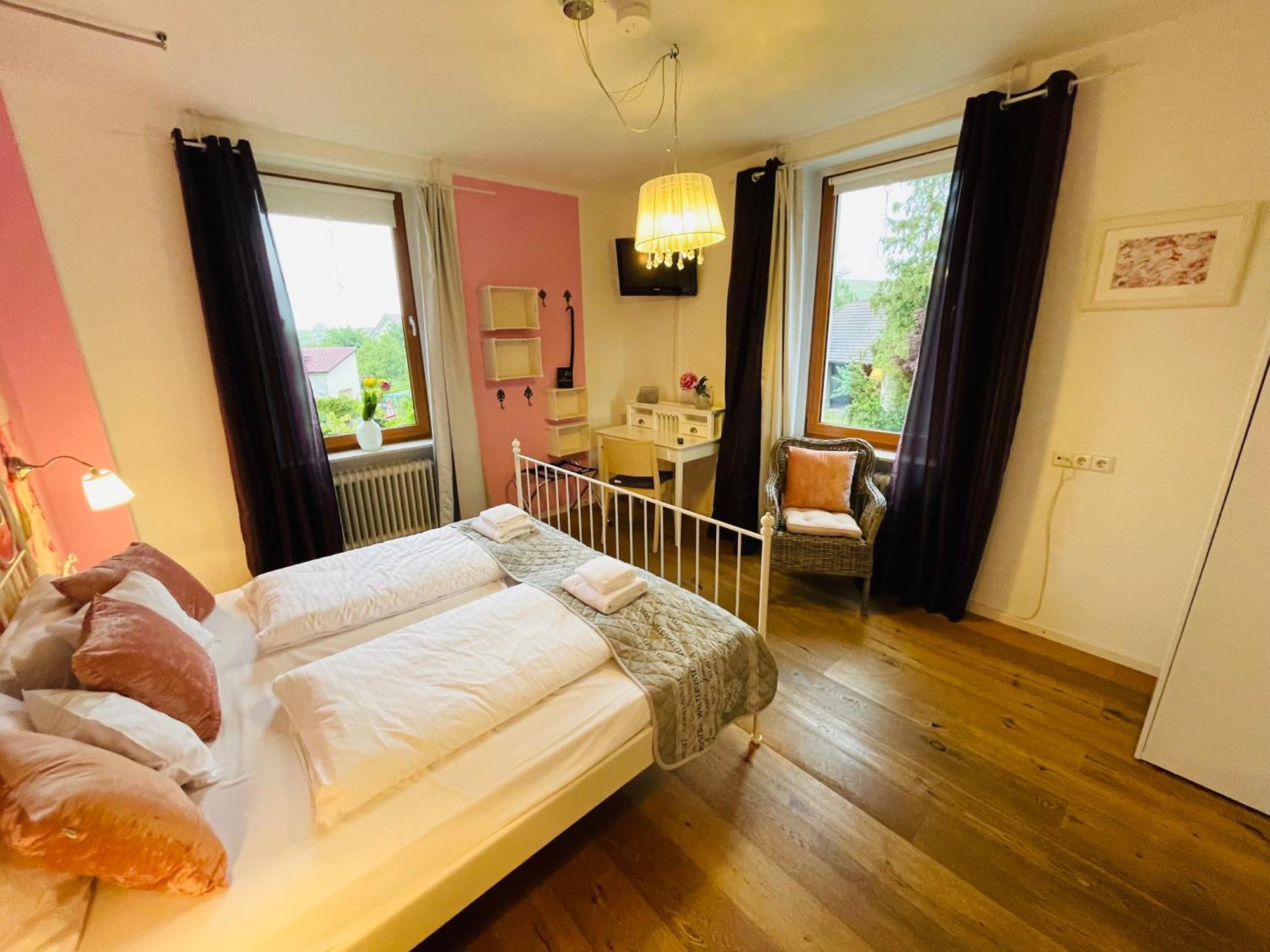 Zum Rayers Cafe-Restaurant & Boutique-Hotel Niederrotweil Номер фото
